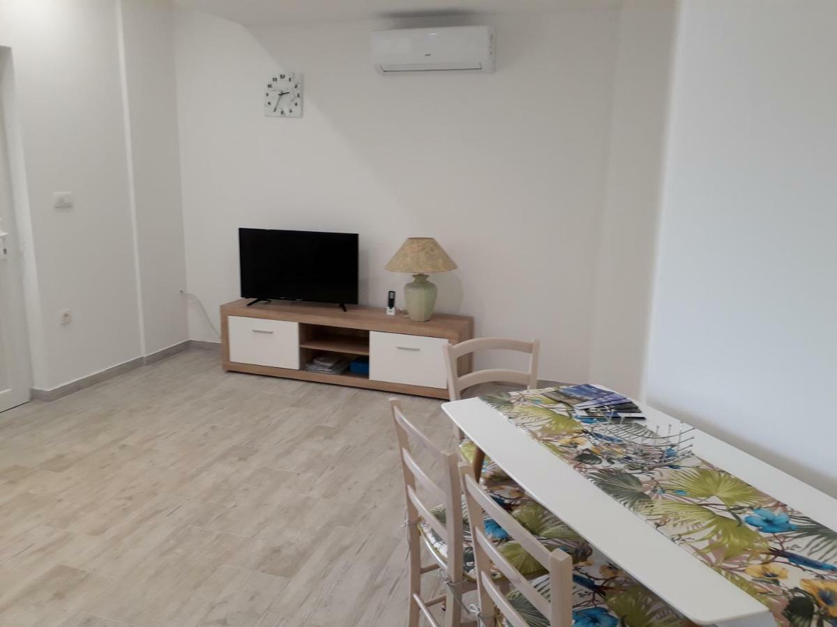 קוסטרנה Apartments Roko מראה חיצוני תמונה