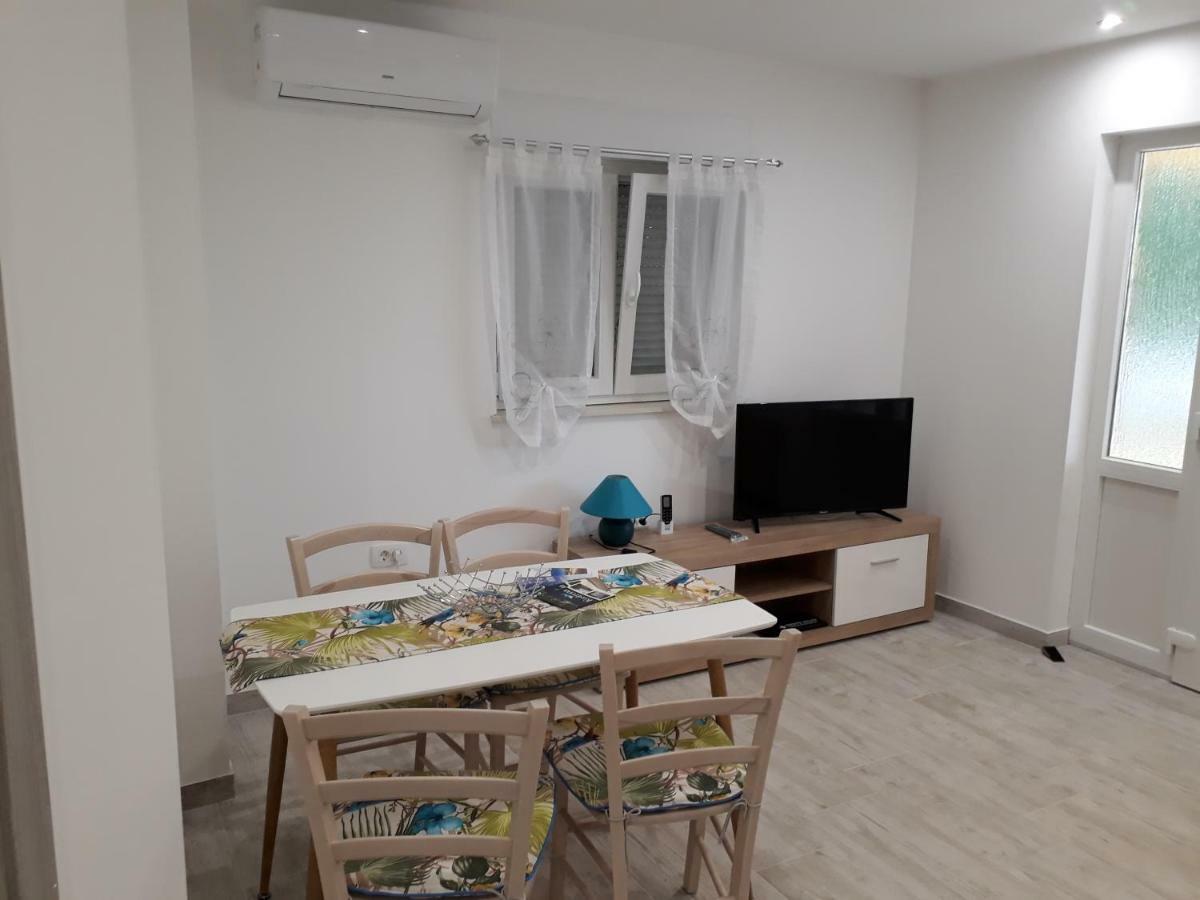 קוסטרנה Apartments Roko מראה חיצוני תמונה